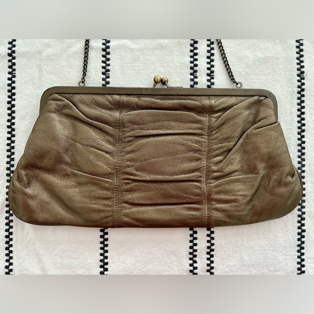 🌶️ Hobo International Bronze Leather clutch. - Picture 7 of 10